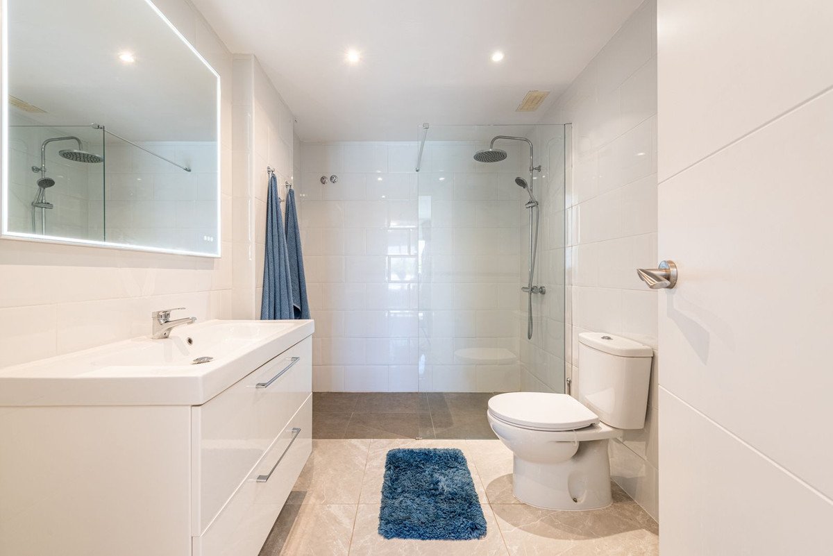 3 Bed Middle Floor Apartment in Nueva Andalucía