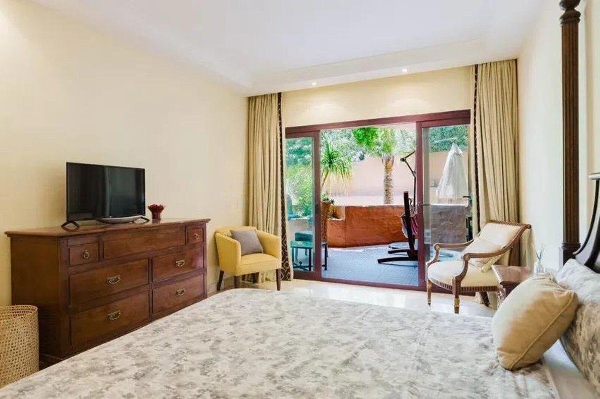 2 Bed Middle Floor Apartment in Estepona