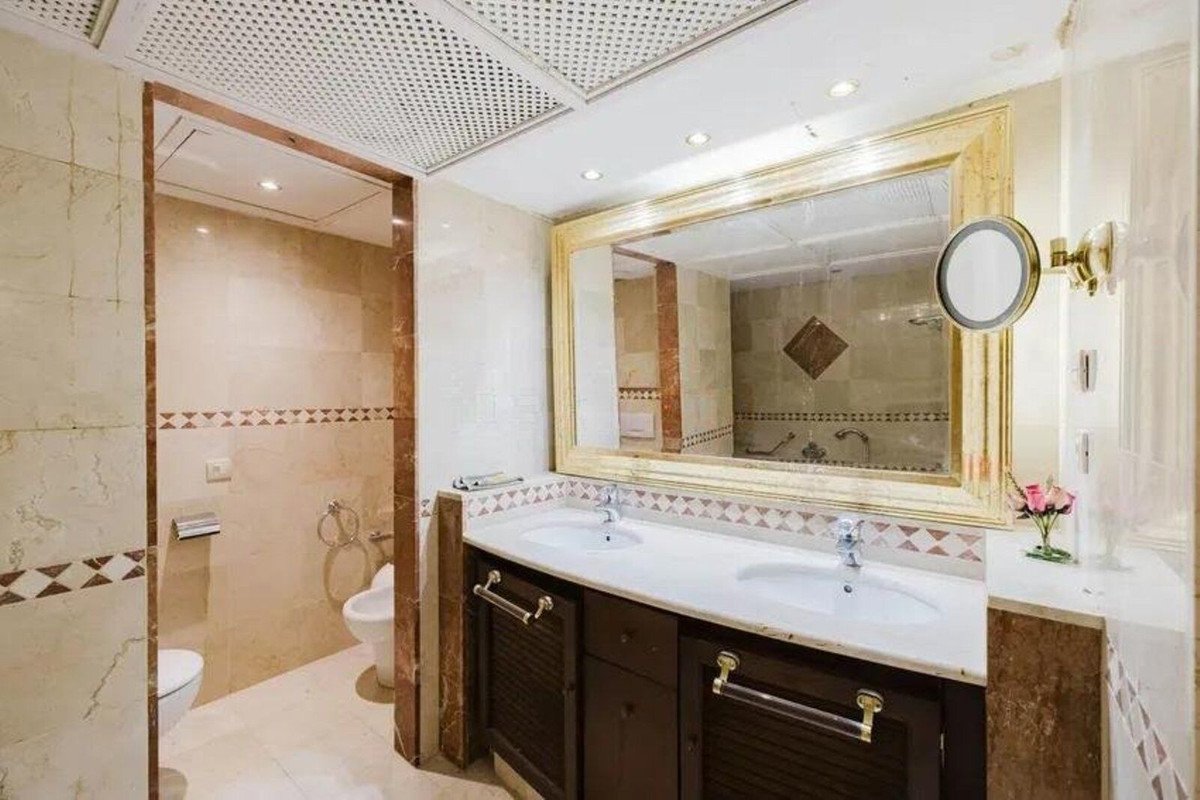 2 Bed Middle Floor Apartment in Estepona
