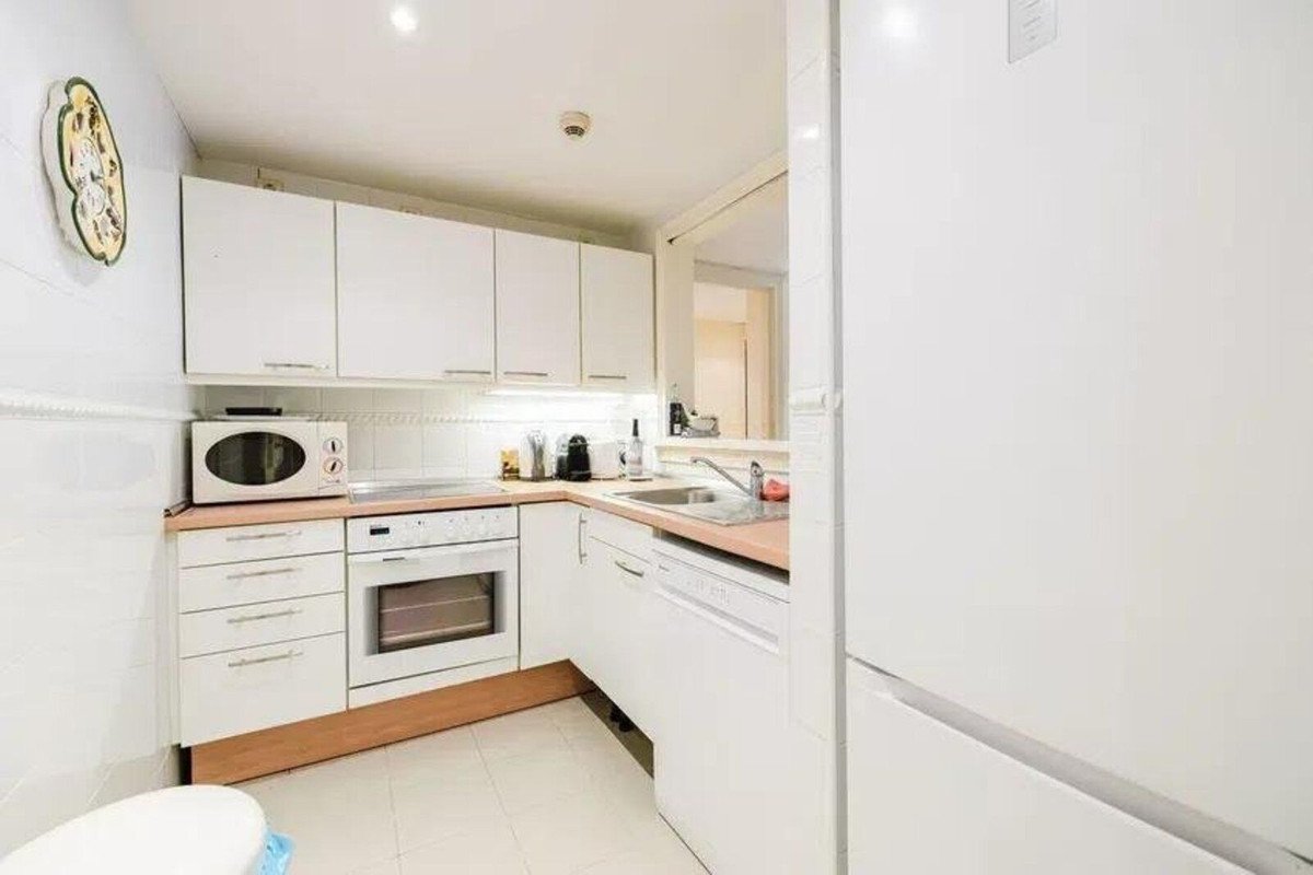 2 Bed Middle Floor Apartment in Estepona