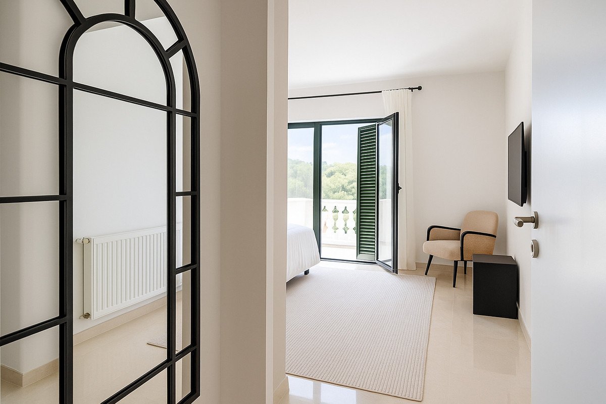 4 Bed Semi-Detached House in Sotogrande Alto