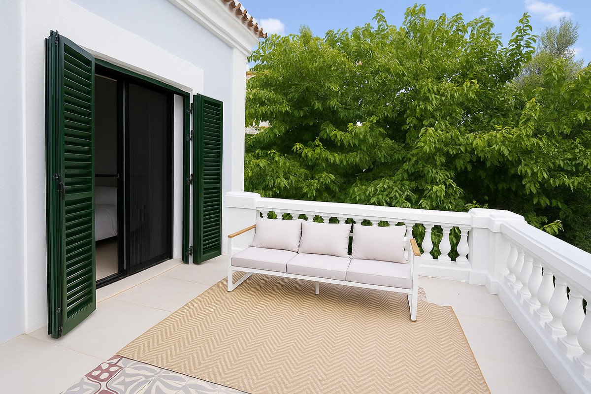 4 Bed Semi-Detached House in Sotogrande Alto