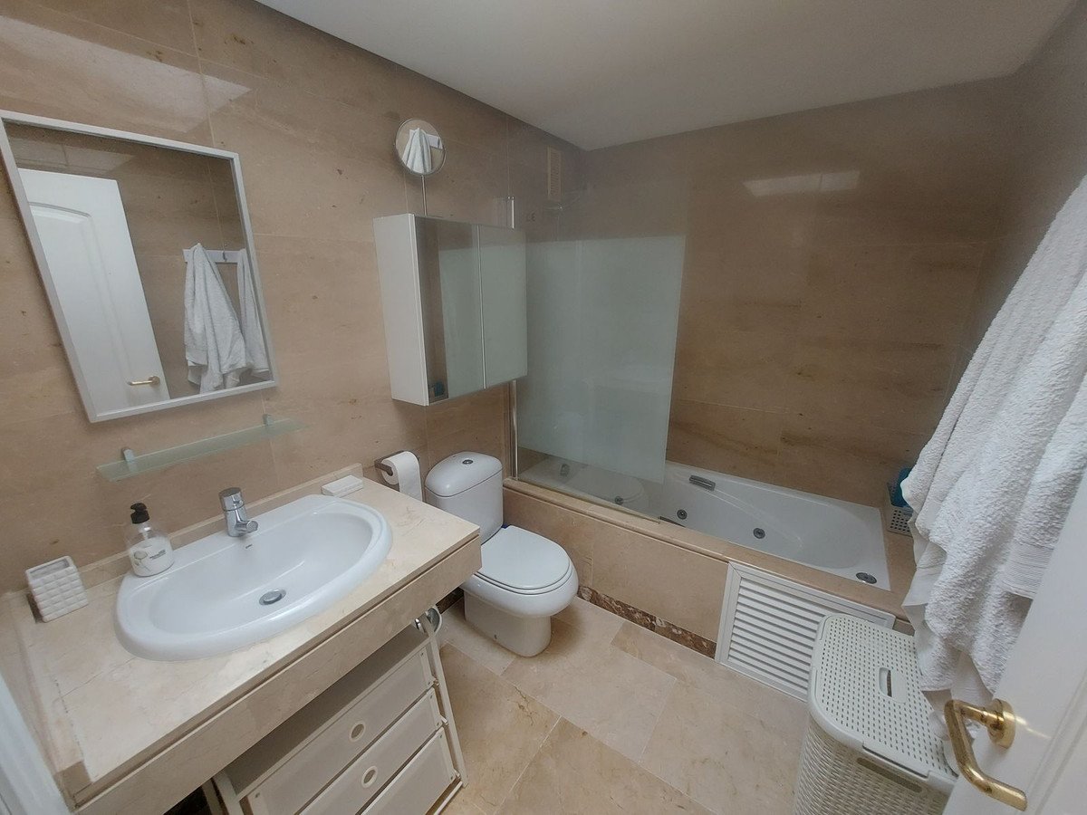 2 Bed Penthouse in La Duquesa