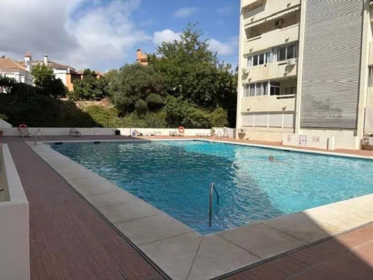 1 Bed Middle Floor Apartment in Marbella