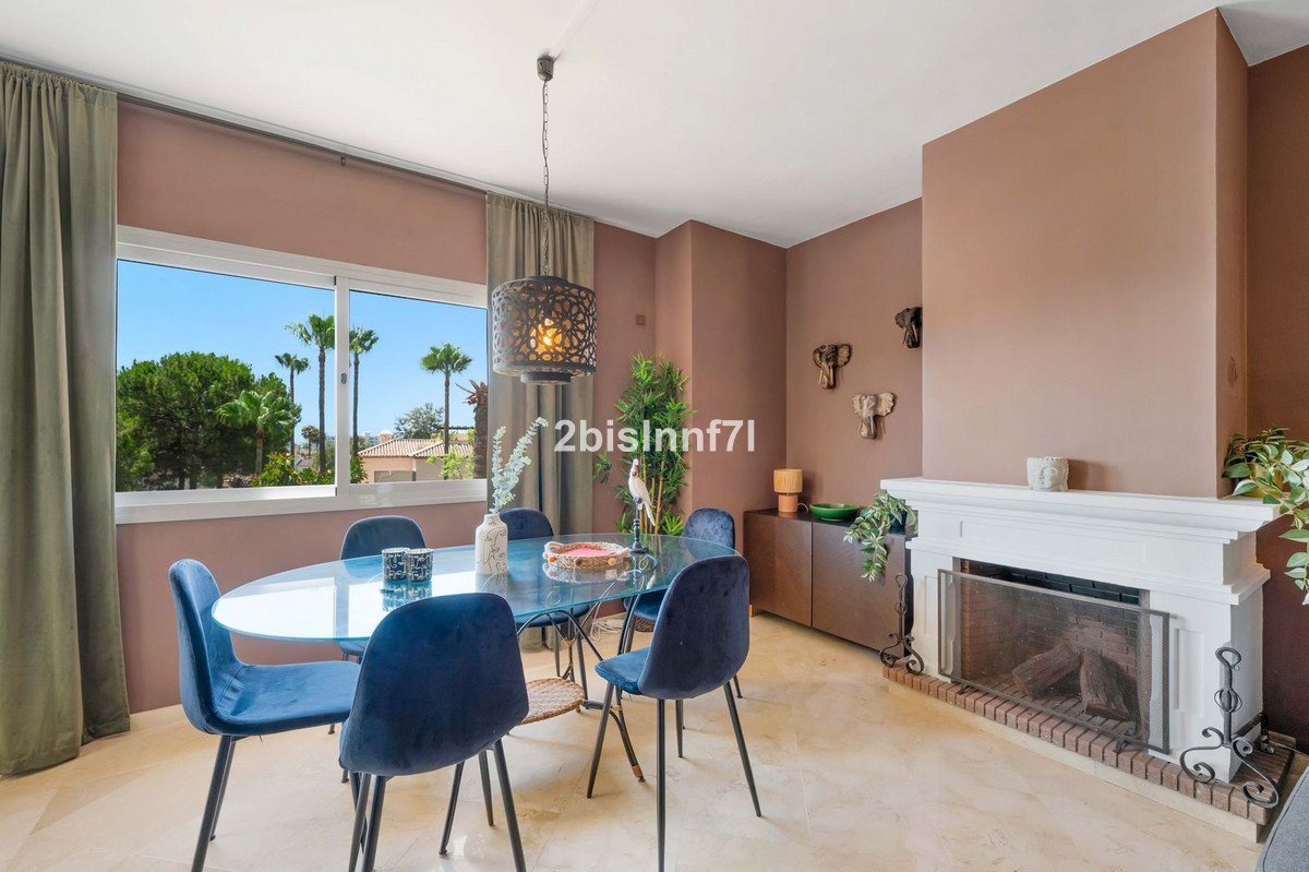 3 Bed Middle Floor Apartment in Nueva Andalucía