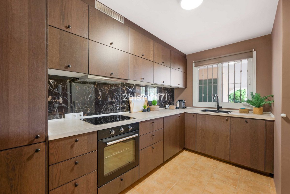 3 Bed Middle Floor Apartment in Nueva Andalucía