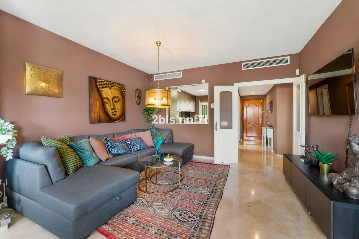 3 Bed Middle Floor Apartment in Nueva Andalucía
