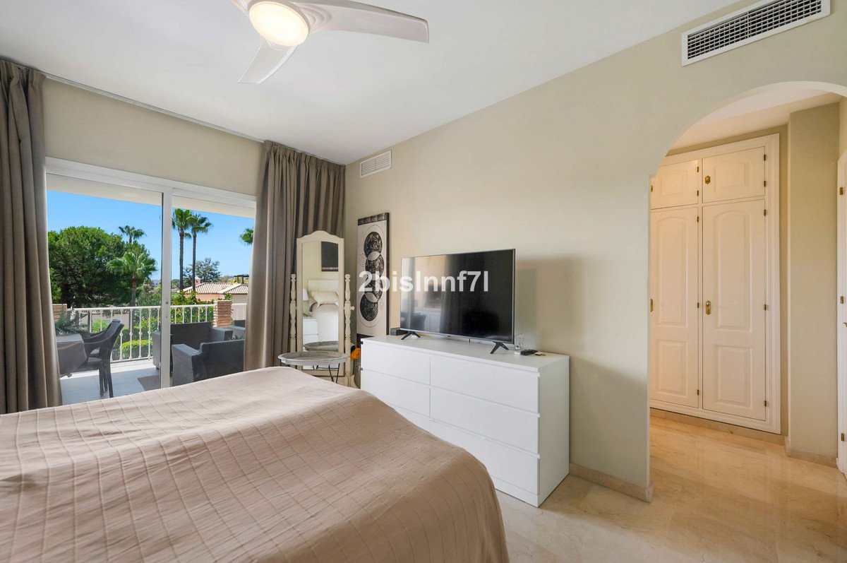 3 Bed Middle Floor Apartment in Nueva Andalucía