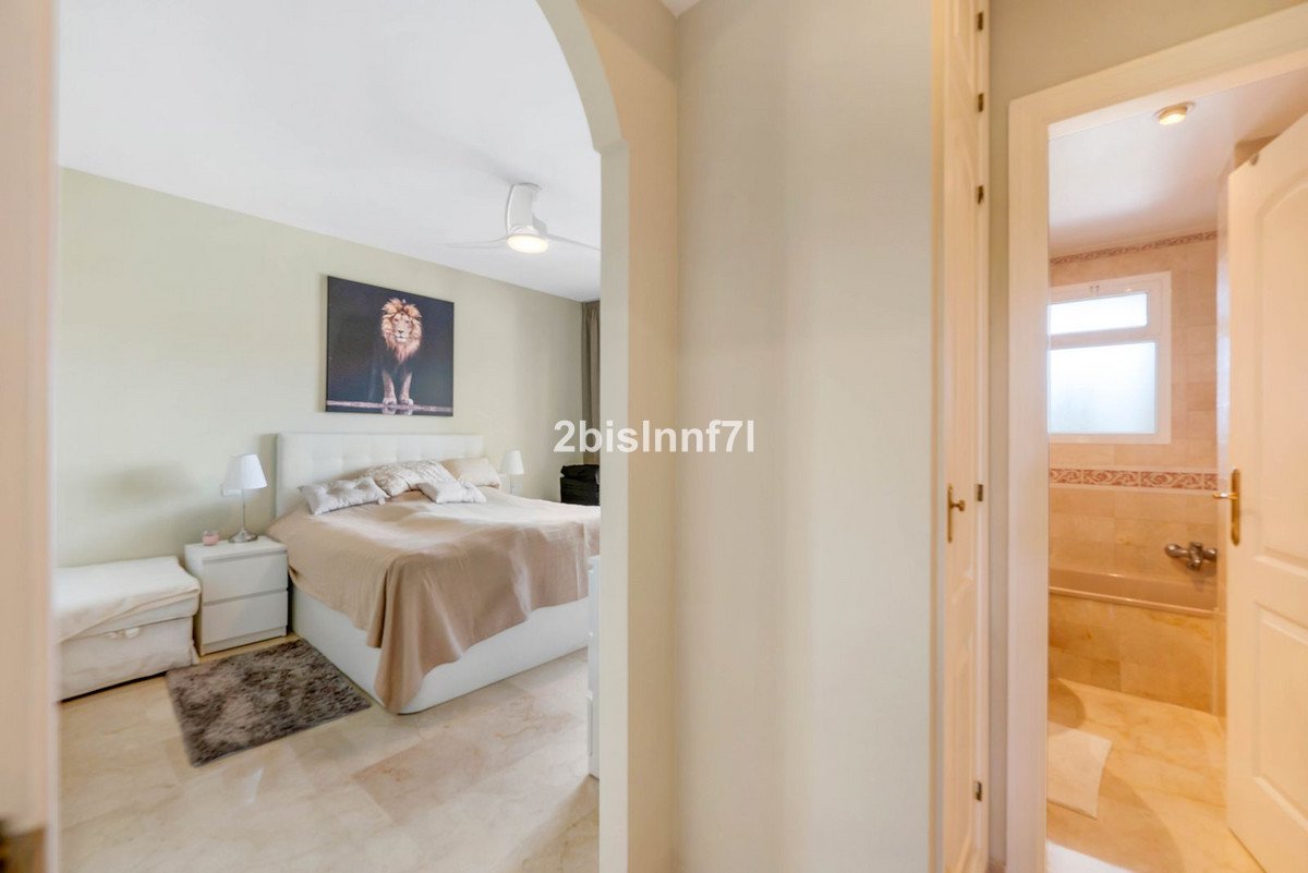 3 Bed Middle Floor Apartment in Nueva Andalucía