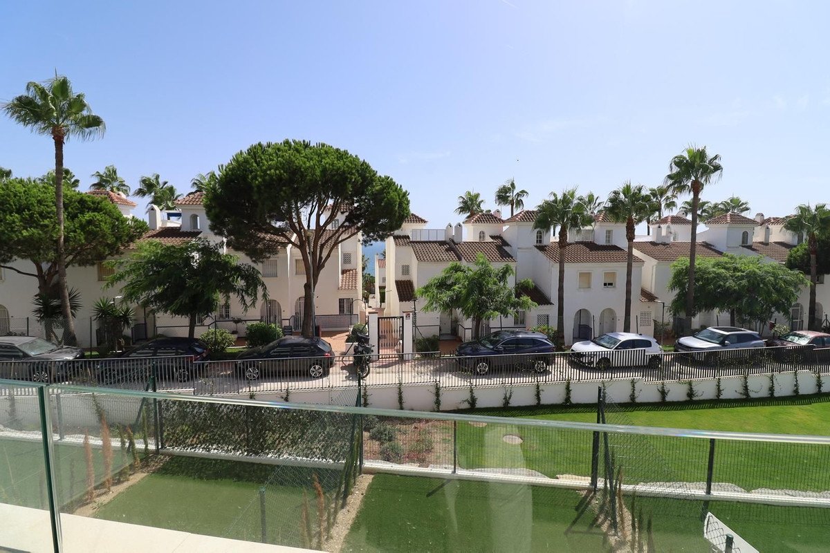 3 Bed Top Floor Apartment in El Chaparral