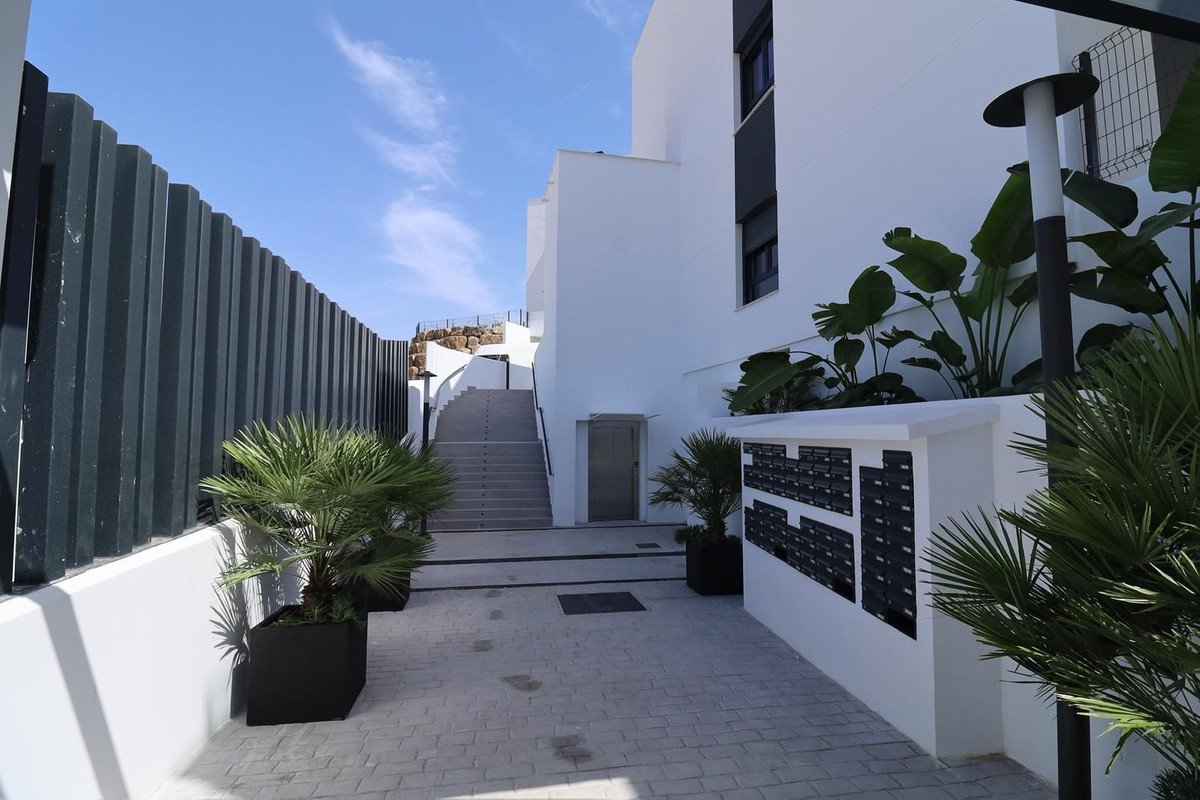 3 Bed Top Floor Apartment in El Chaparral