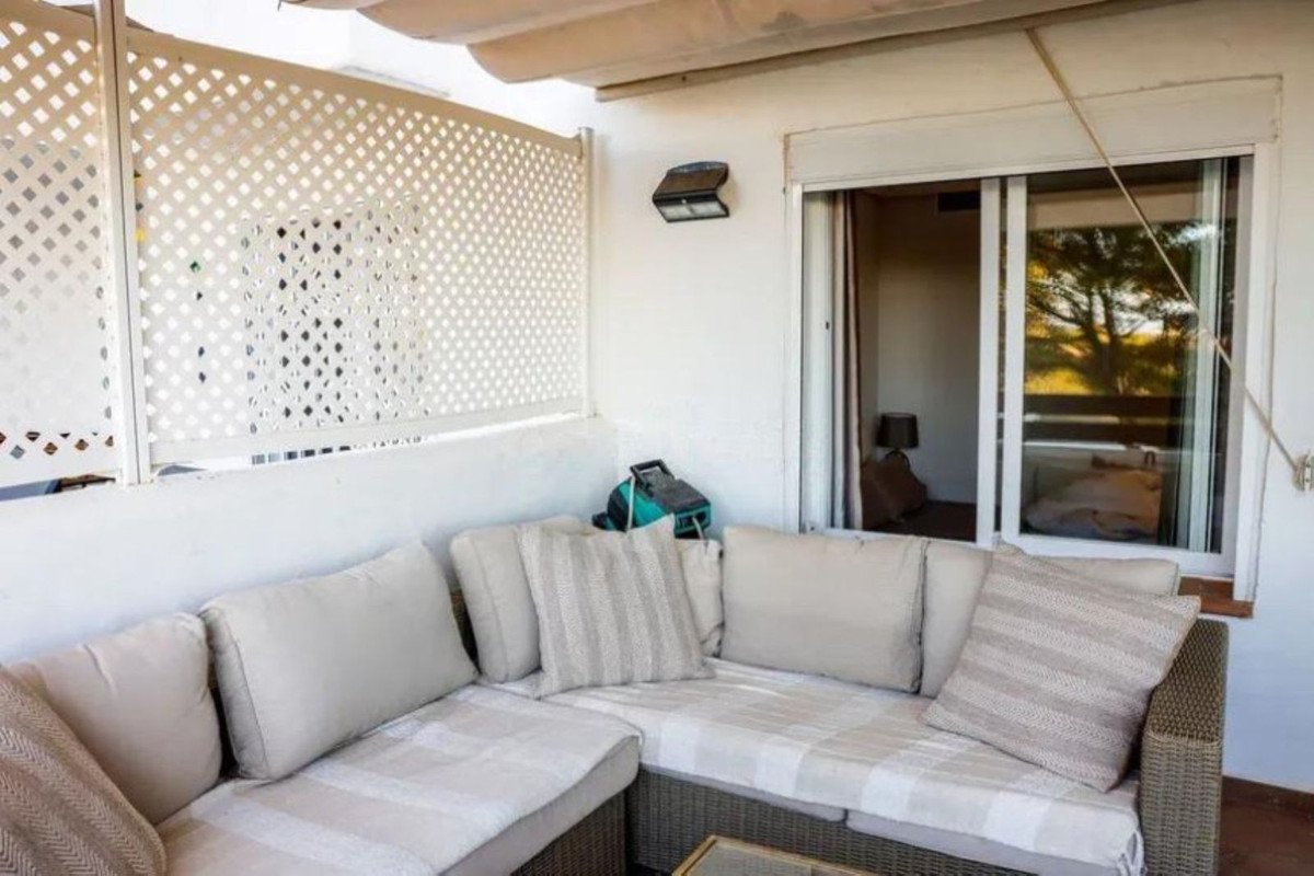 2 Bed Middle Floor Apartment in Selwo