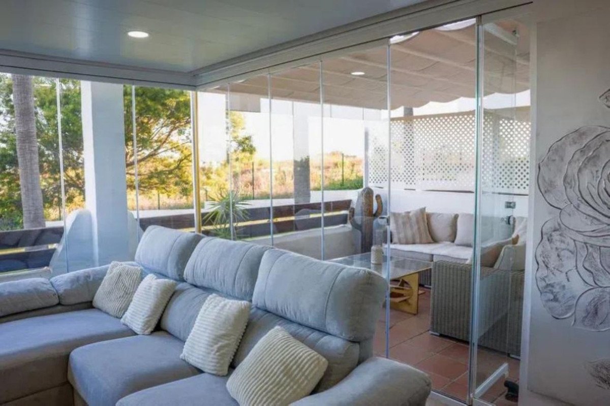 2 Bed Middle Floor Apartment in Selwo