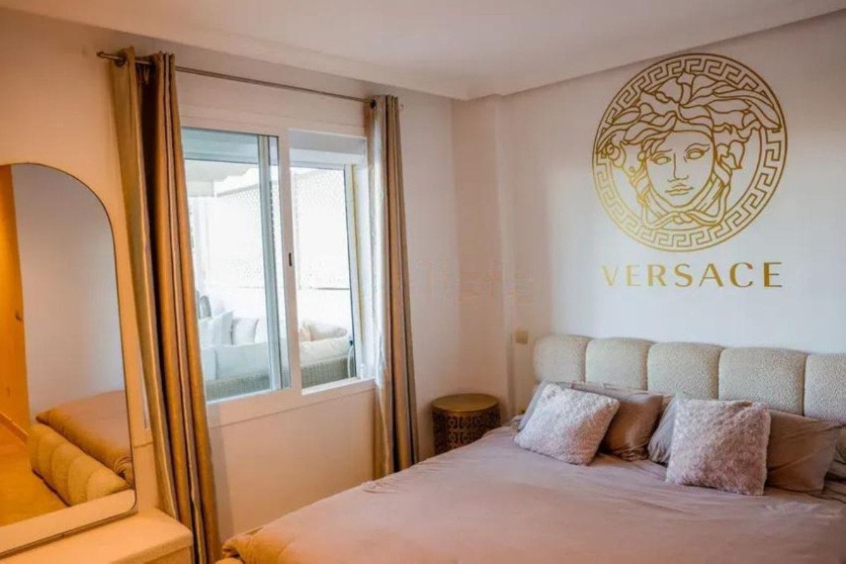 2 Bed Middle Floor Apartment in Selwo