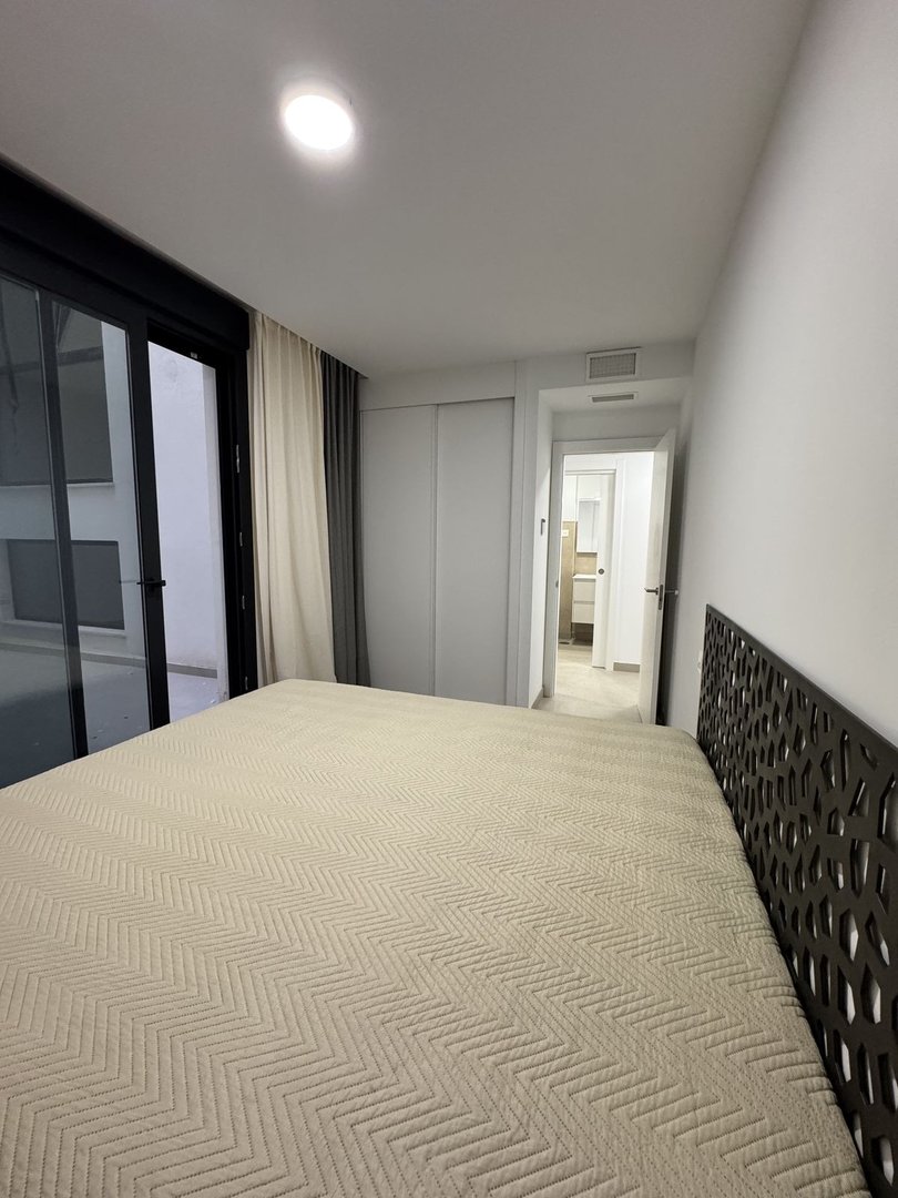 2 Bed Middle Floor Apartment in Estepona