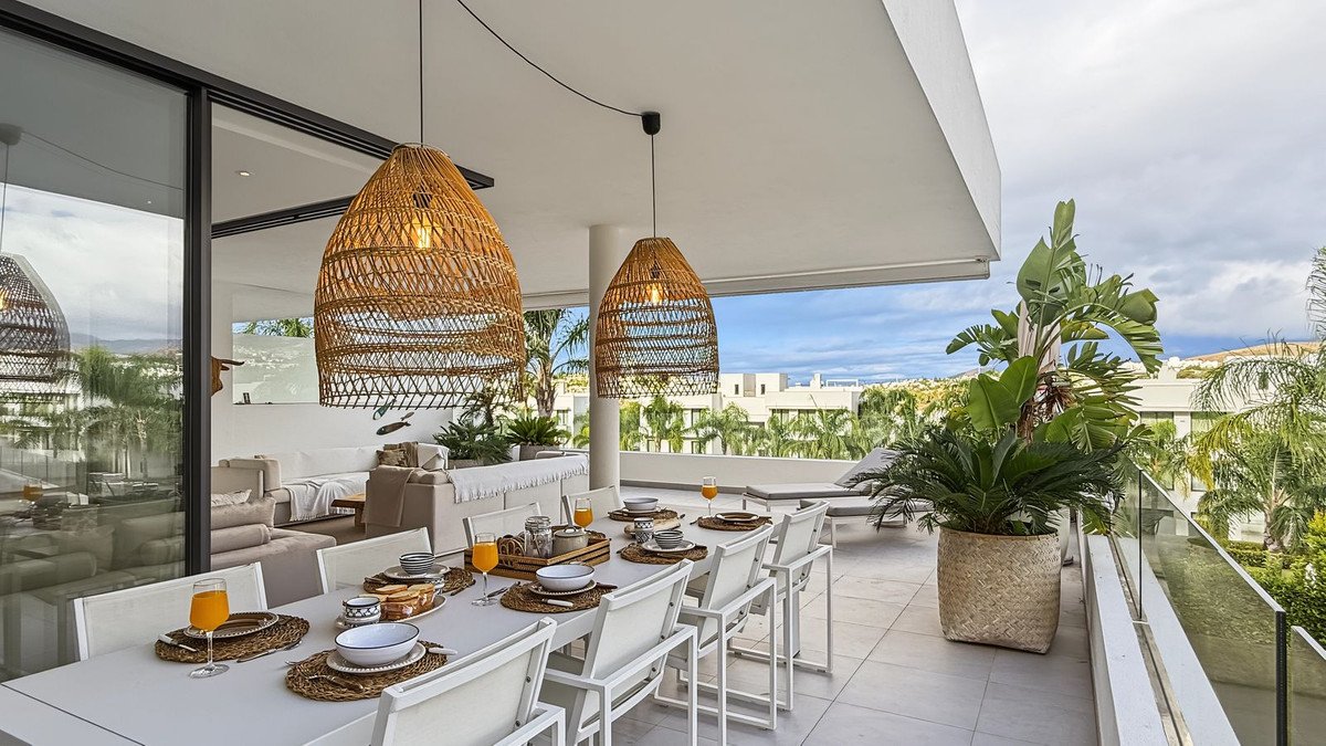 3 Bed Middle Floor Apartment in Estepona