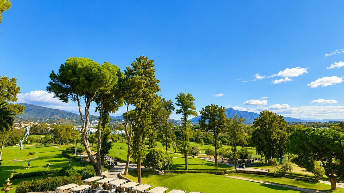 3 Bed Middle Floor Apartment in Estepona