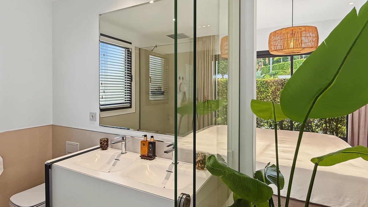 3 Bed Middle Floor Apartment in Estepona