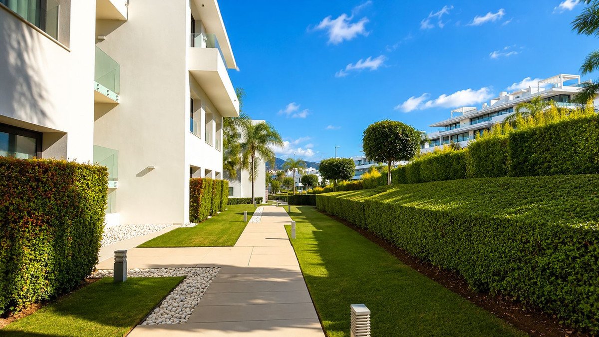 3 Bed Middle Floor Apartment in Estepona