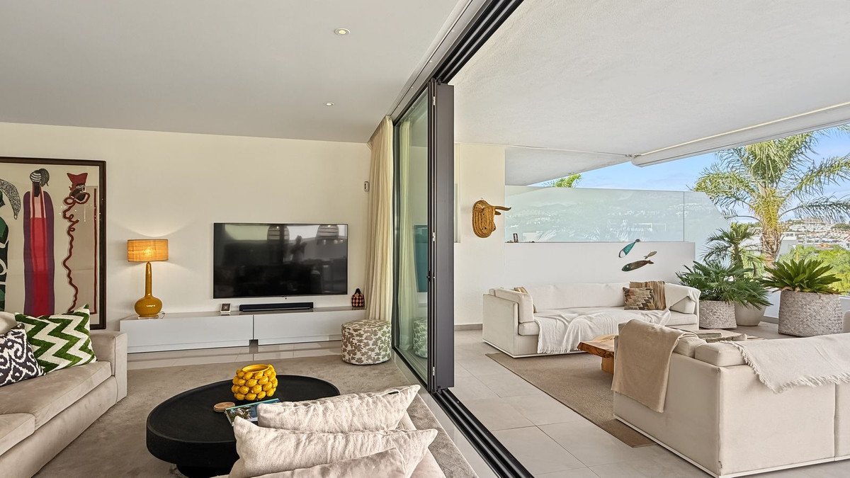 3 Bed Middle Floor Apartment in Estepona