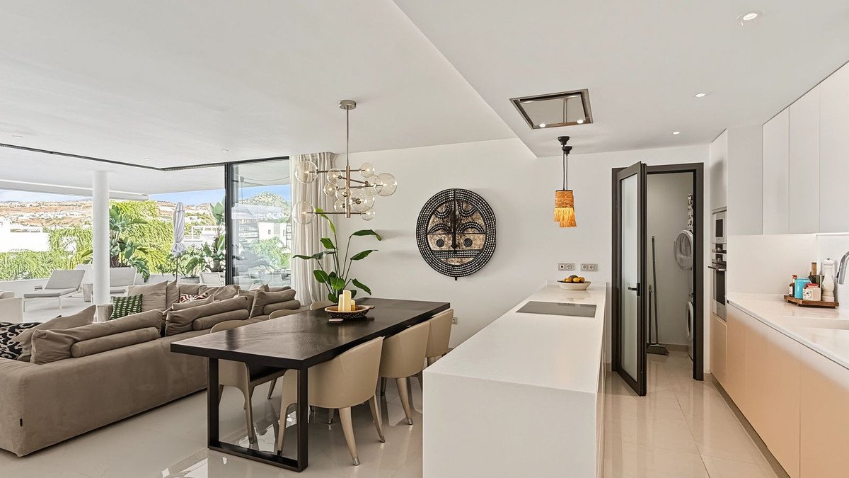 3 Bed Middle Floor Apartment in Estepona