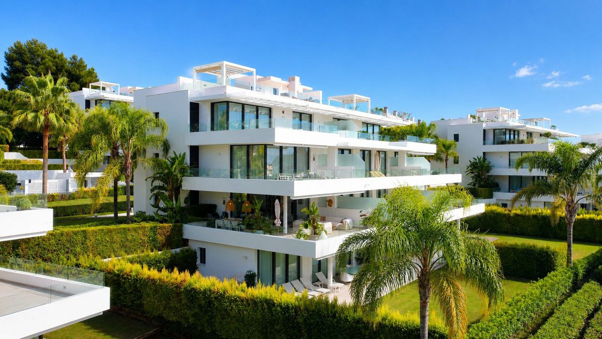 3 Bed Middle Floor Apartment in Estepona