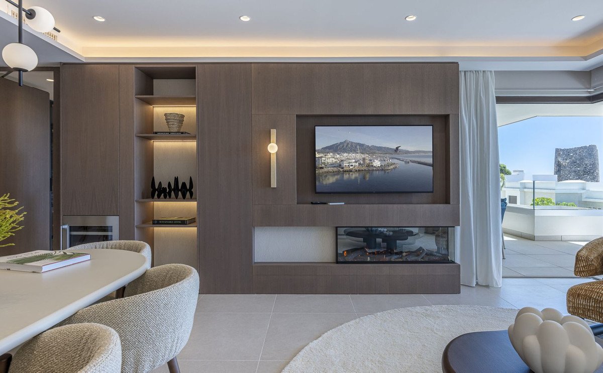 2 Bed Middle Floor Apartment in New Golden Mile