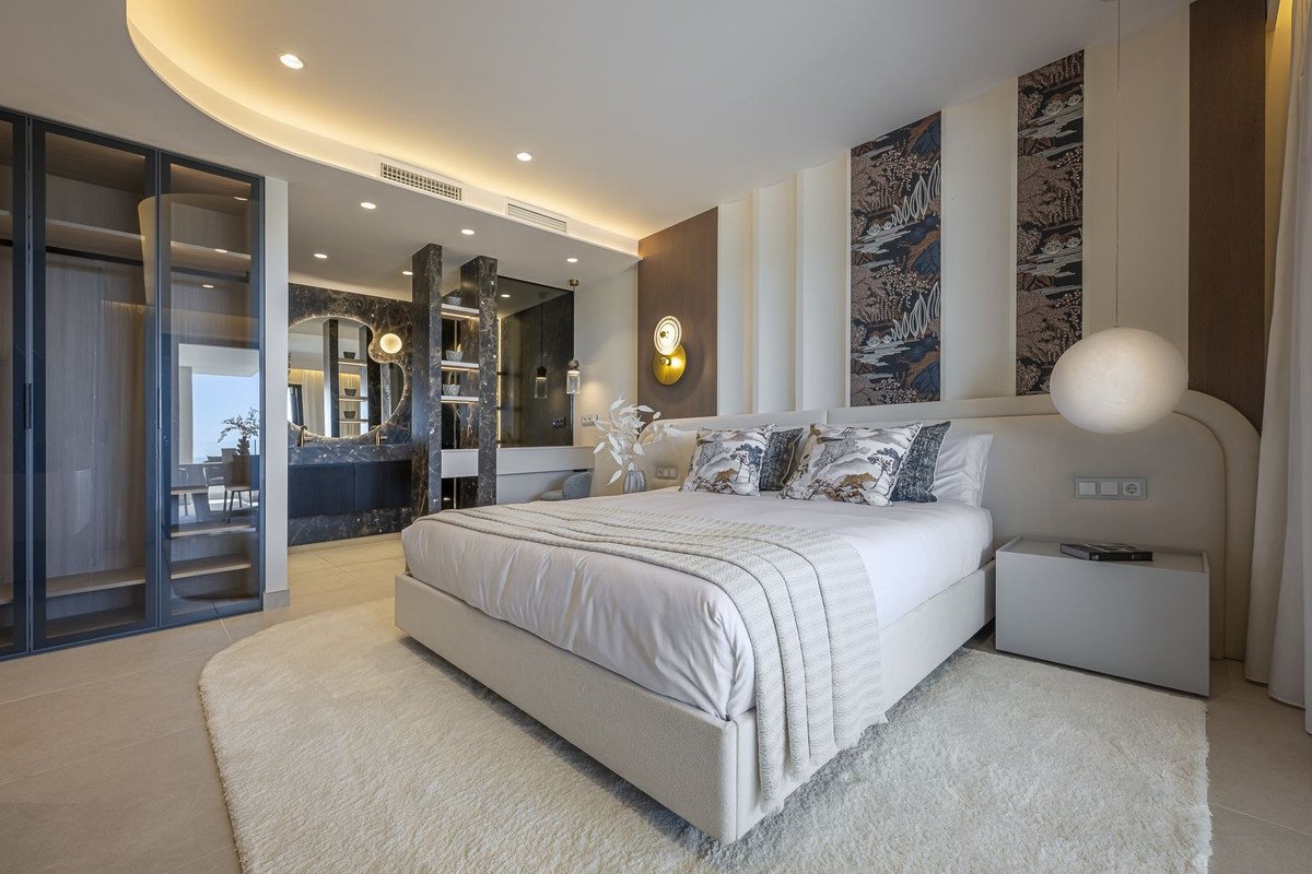 2 Bed Middle Floor Apartment in New Golden Mile