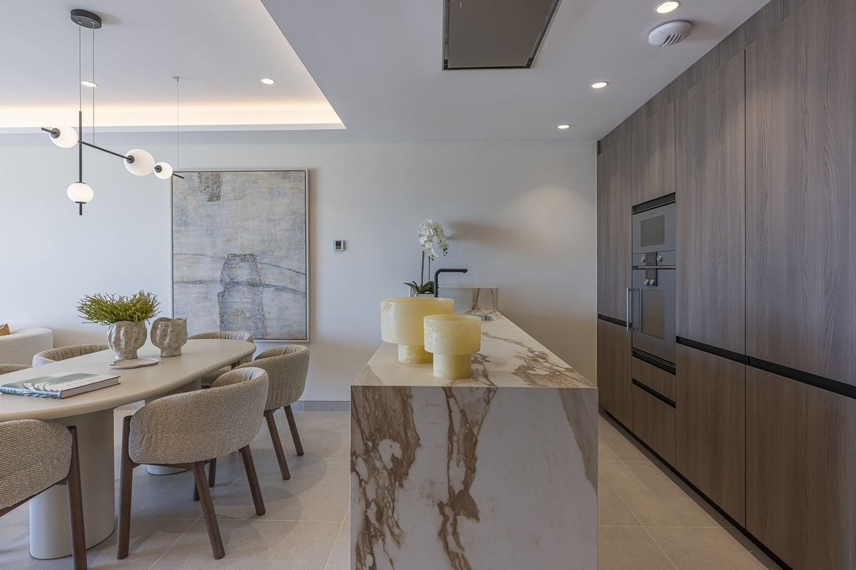 2 Bed Middle Floor Apartment in New Golden Mile