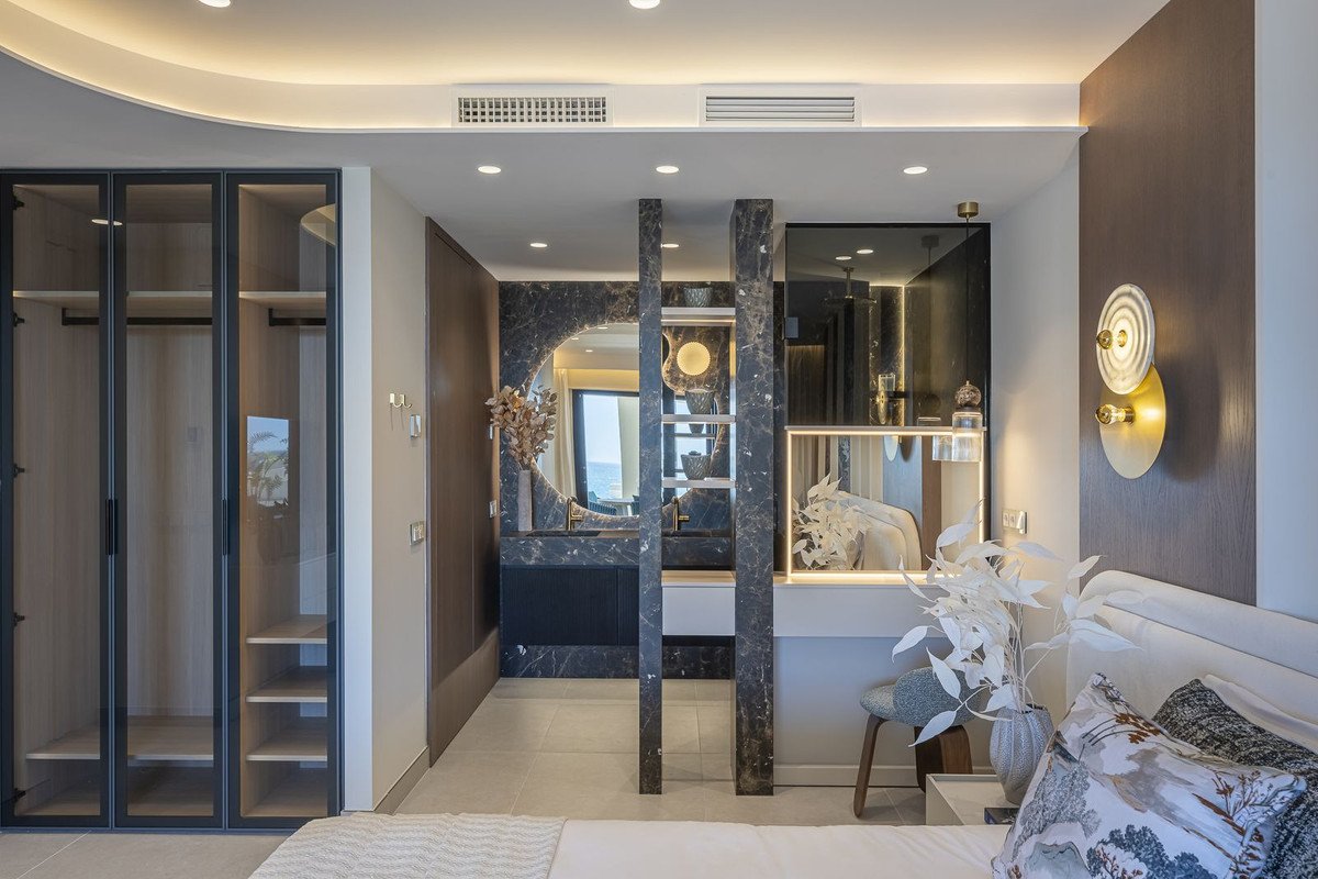 2 Bed Middle Floor Apartment in New Golden Mile