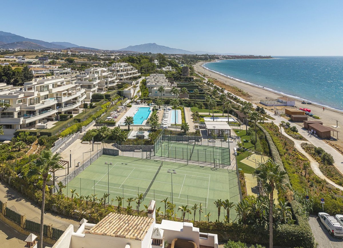 2 Bed Middle Floor Apartment in New Golden Mile