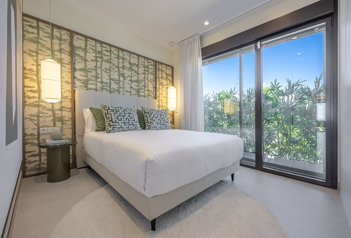 2 Bed Middle Floor Apartment in New Golden Mile