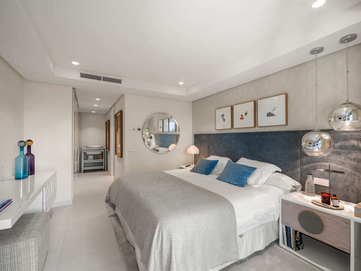 5 Bed Semi-Detached House in The Golden Mile