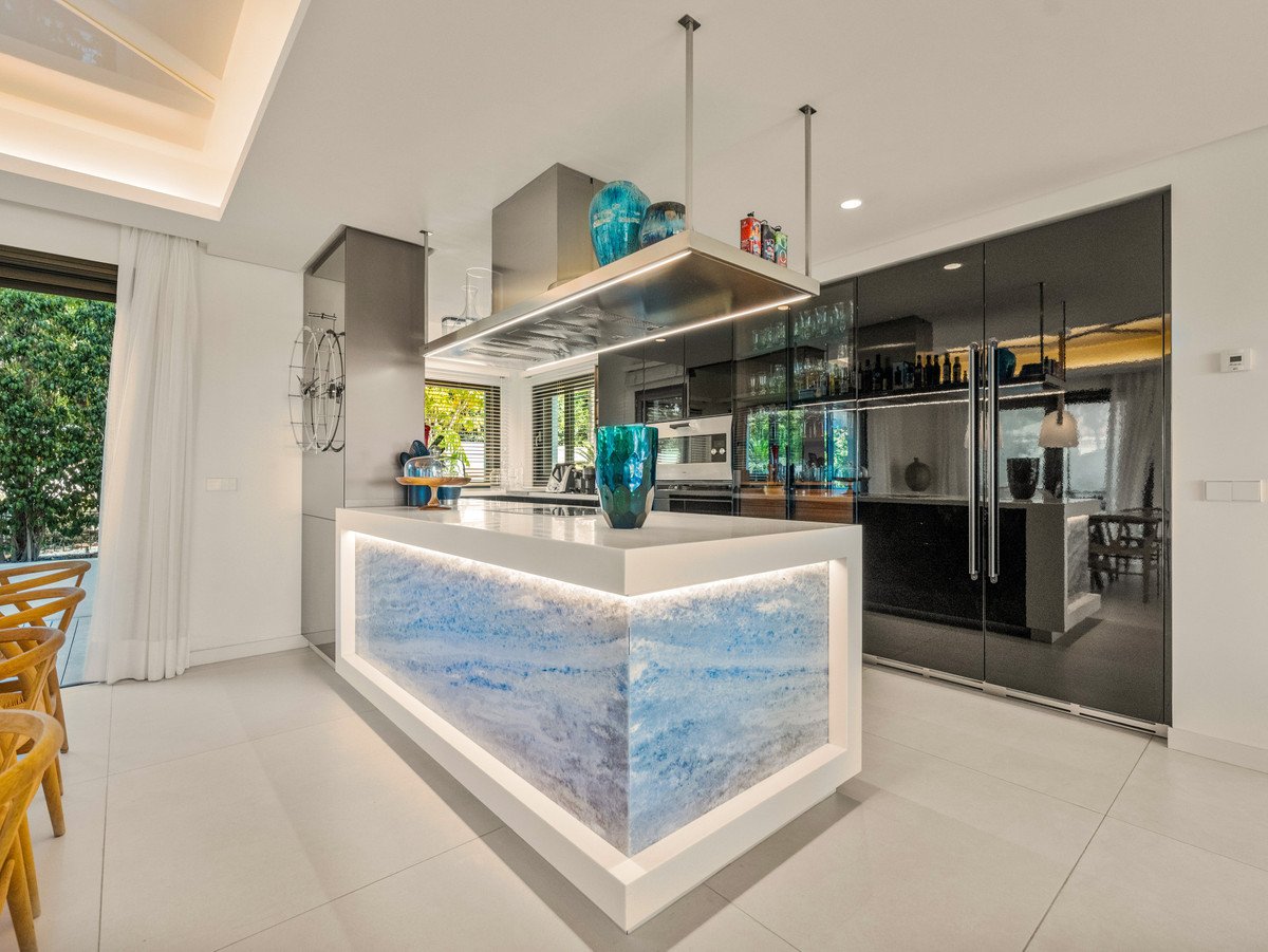 5 Bed Semi-Detached House in The Golden Mile