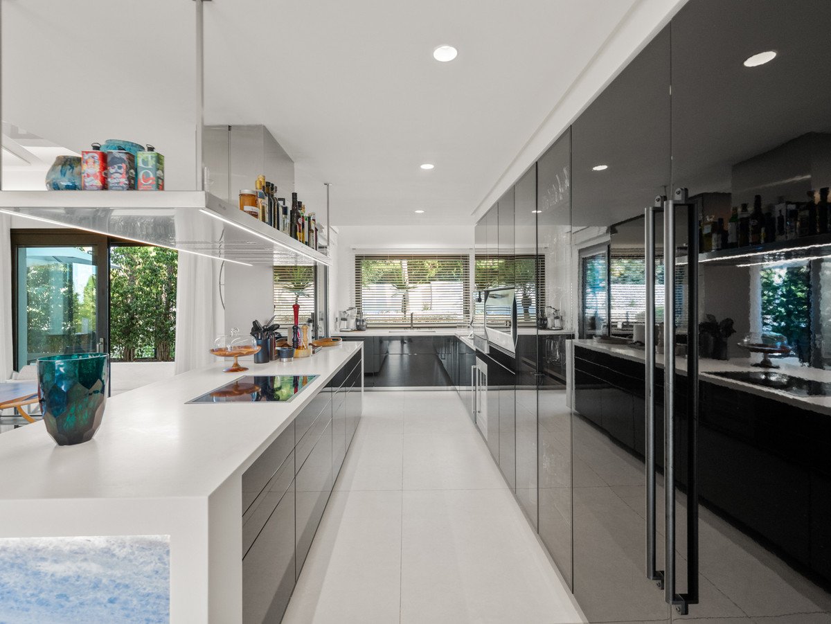 5 Bed Semi-Detached House in The Golden Mile