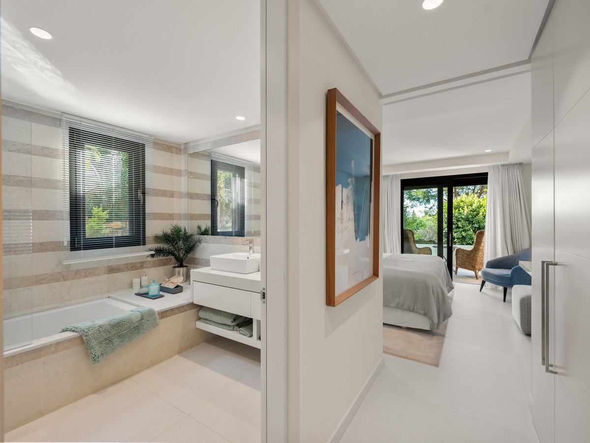 5 Bed Semi-Detached House in The Golden Mile