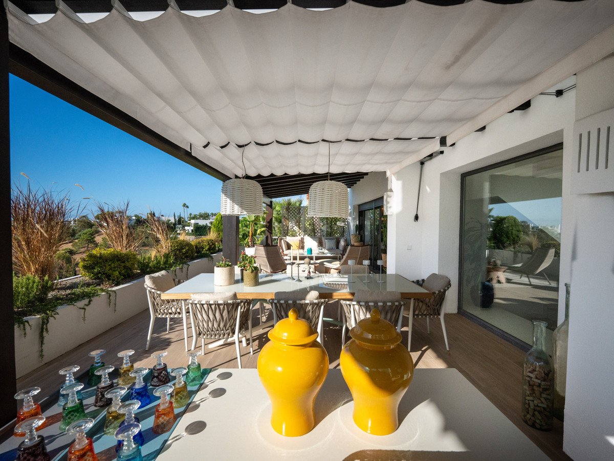 5 Bed Semi-Detached House in The Golden Mile