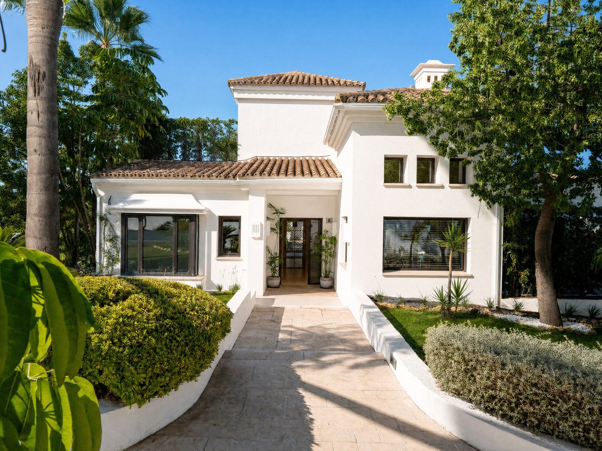 5 Bed Semi-Detached House in The Golden Mile
