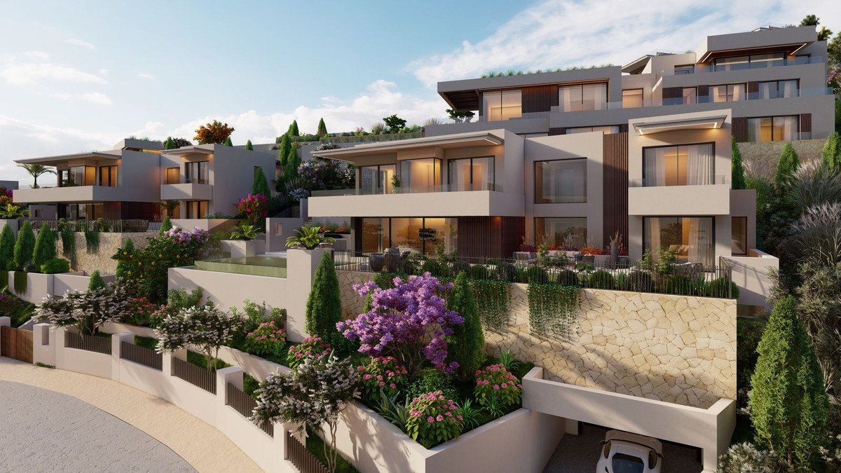 5 Bed New Development in Altos de los Monteros