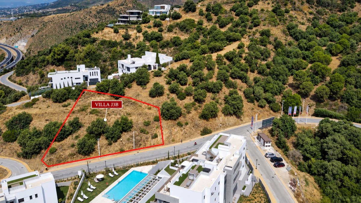 6 Bed New Development in Altos de los Monteros