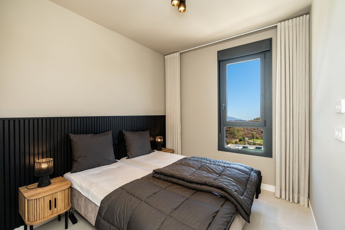 3 Bed Middle Floor Apartment in Mijas Costa