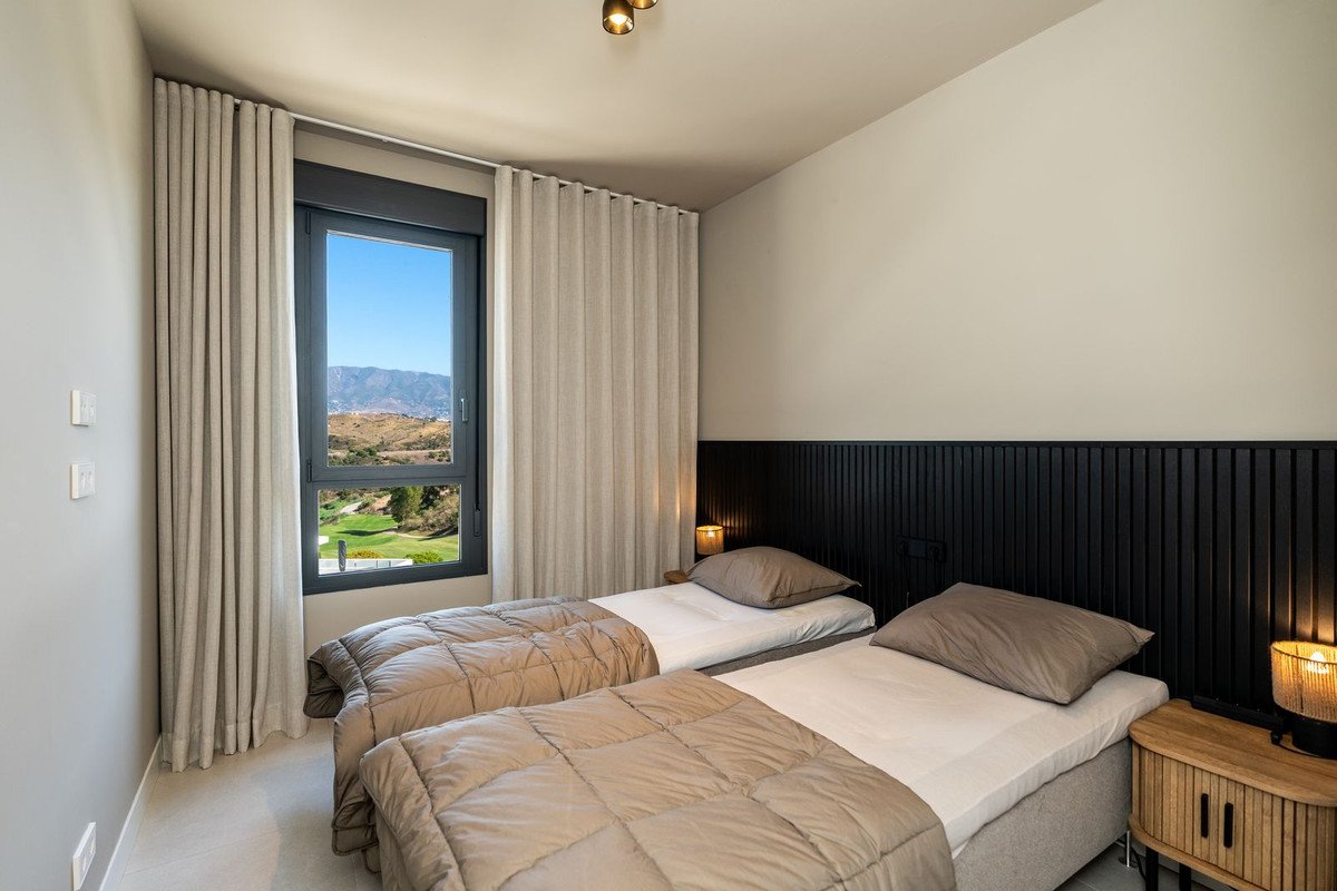 3 Bed Middle Floor Apartment in Mijas Costa