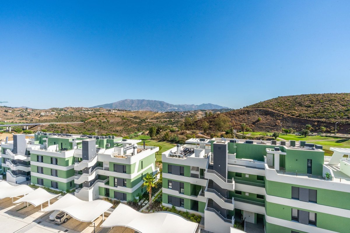 3 Bed Middle Floor Apartment in Mijas Costa