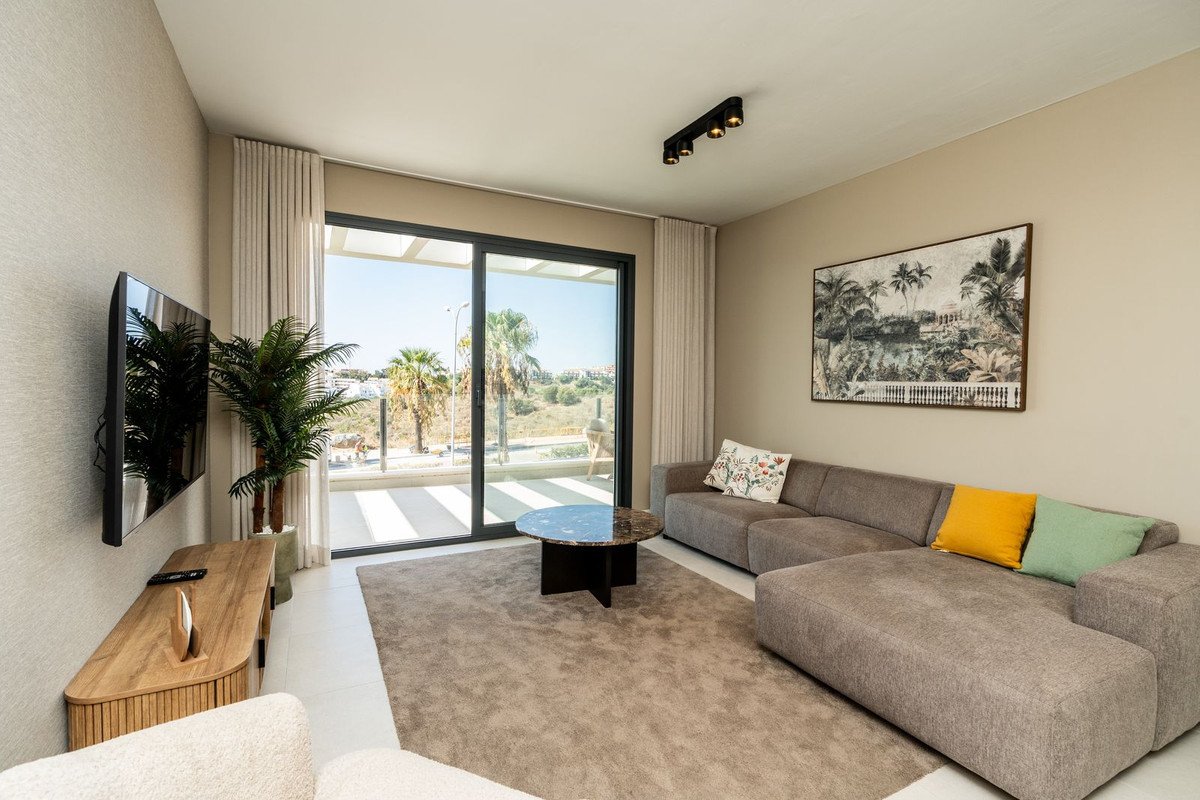 3 Bed Middle Floor Apartment in Mijas Costa