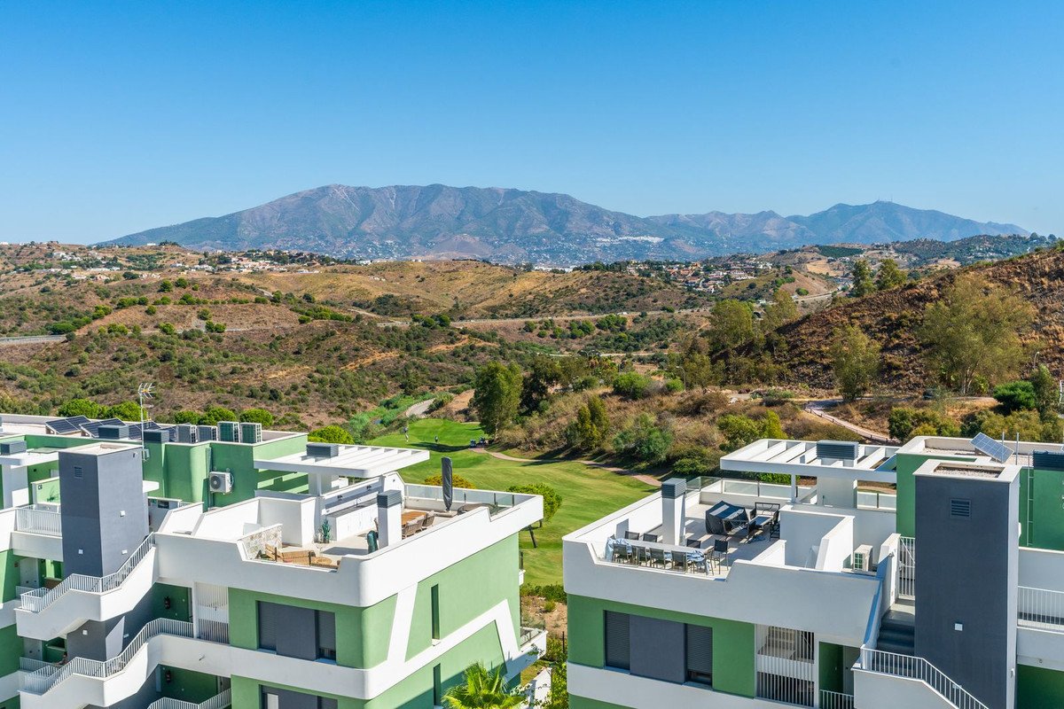 3 Bed Middle Floor Apartment in Mijas Costa