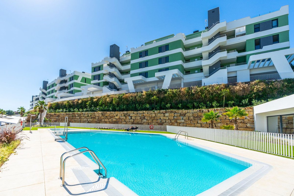 3 Bed Middle Floor Apartment in Mijas Costa
