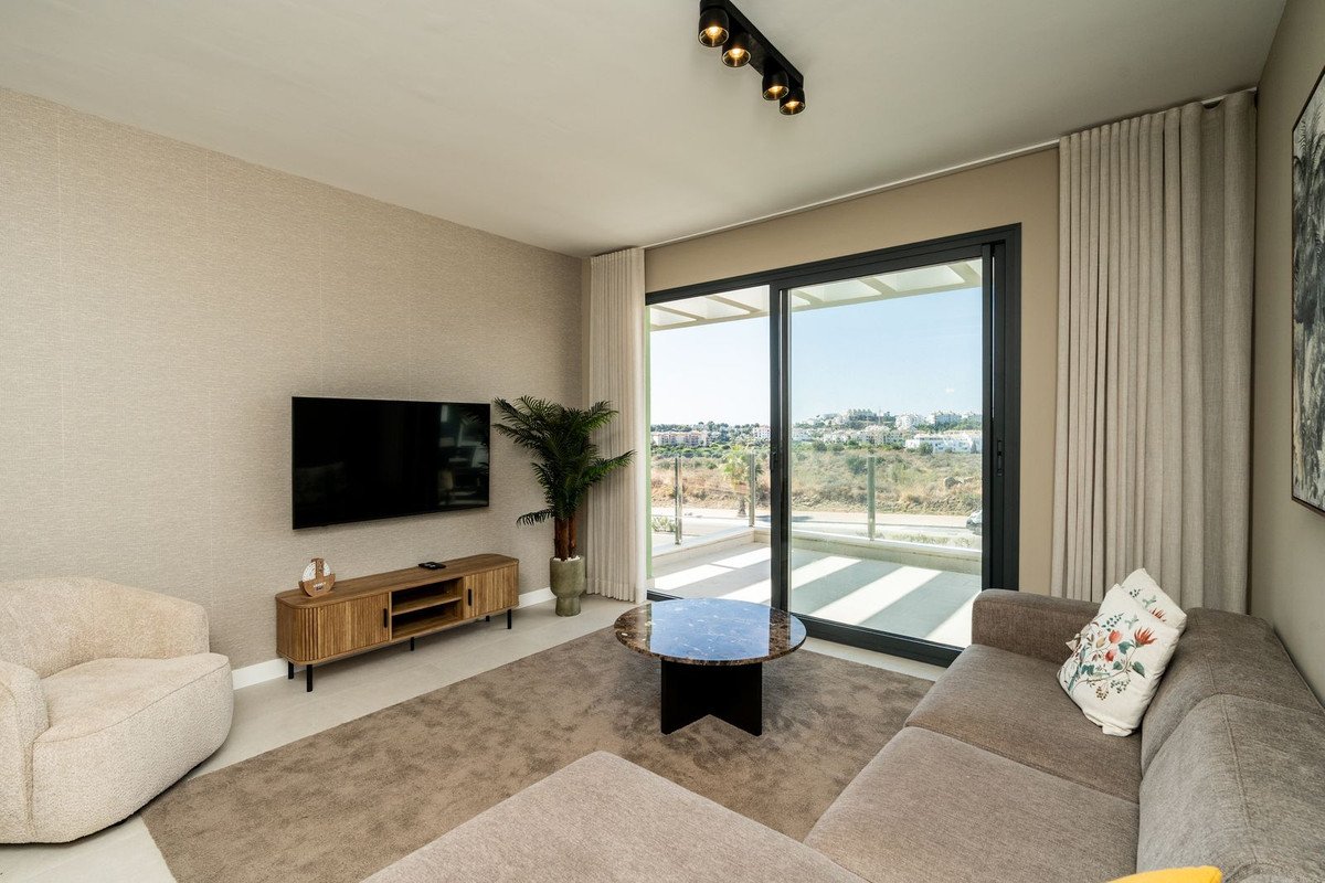 3 Bed Middle Floor Apartment in Mijas Costa