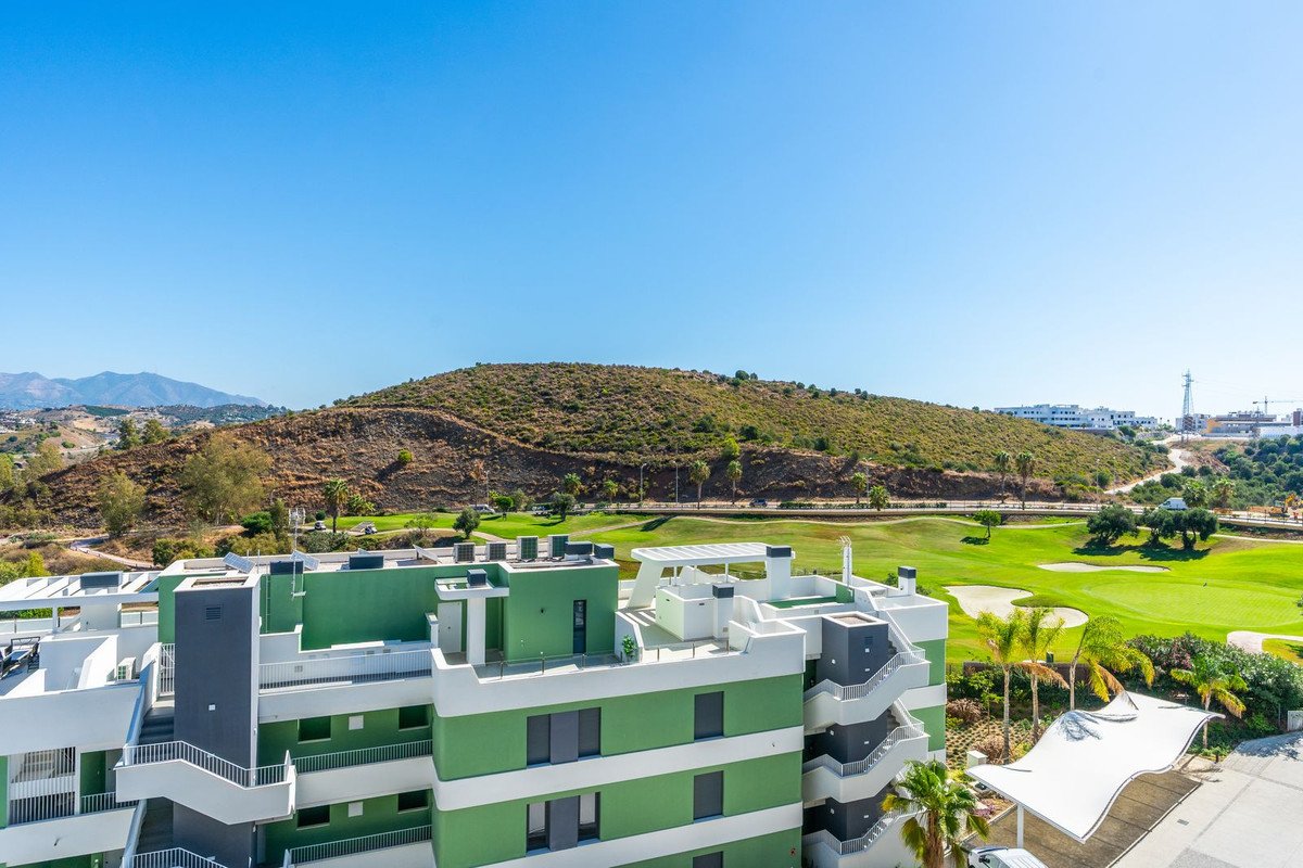 3 Bed Middle Floor Apartment in Mijas Costa