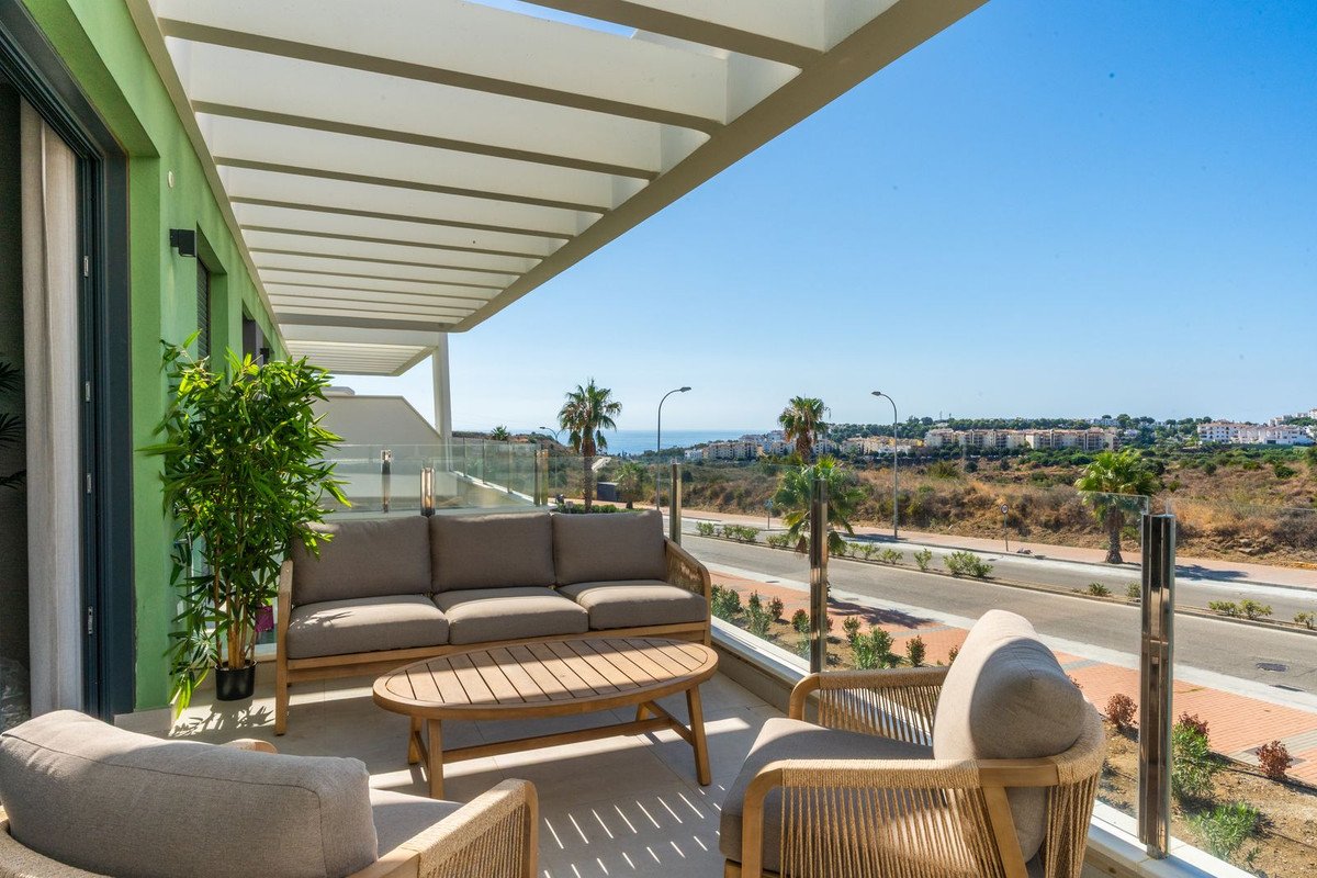 3 Bed Middle Floor Apartment in Mijas Costa