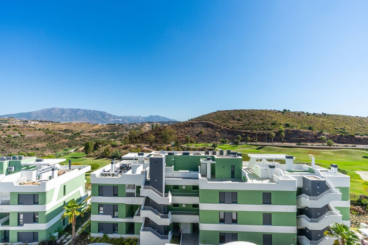 3 Bed Middle Floor Apartment in Mijas Costa